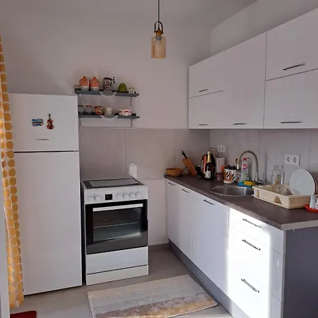 Apartment 33